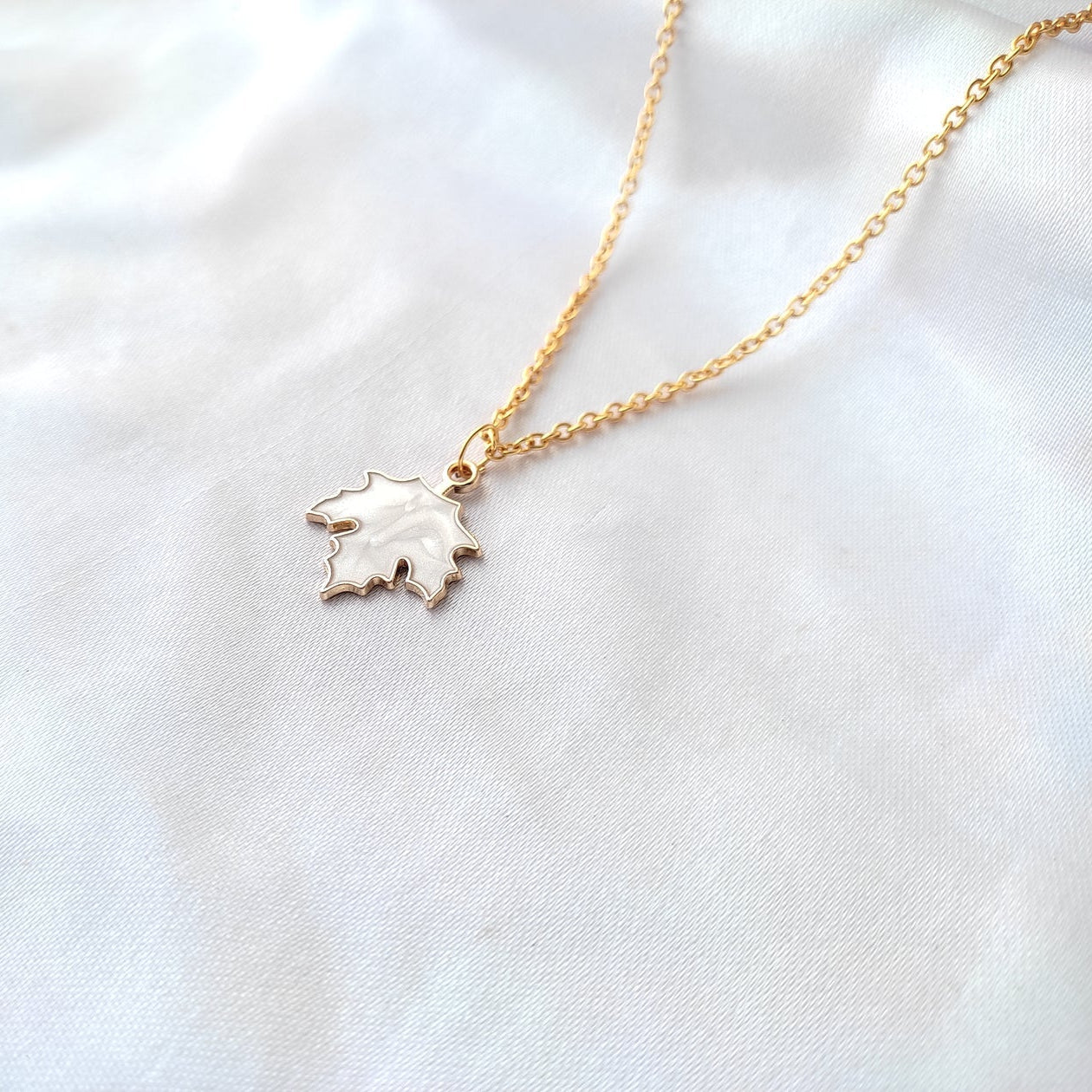 Pretty Maple Leaf Charm Pendant Necklace
