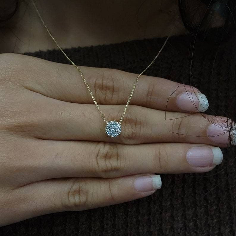Elegant Round-Cut Diamond Pendant Necklace