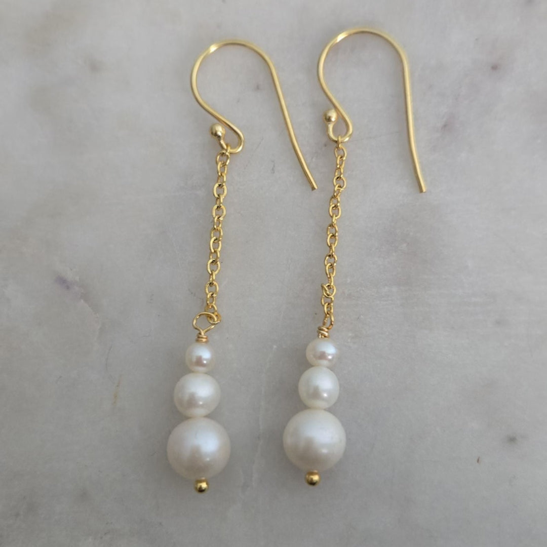 Graduated Sizing Pearl Drop Earrings