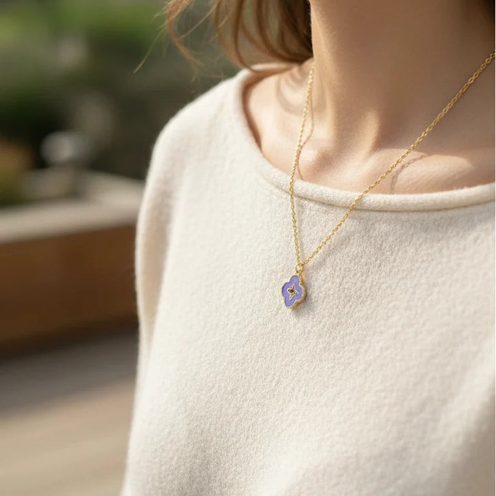 Pretty Flower Pendant Necklace