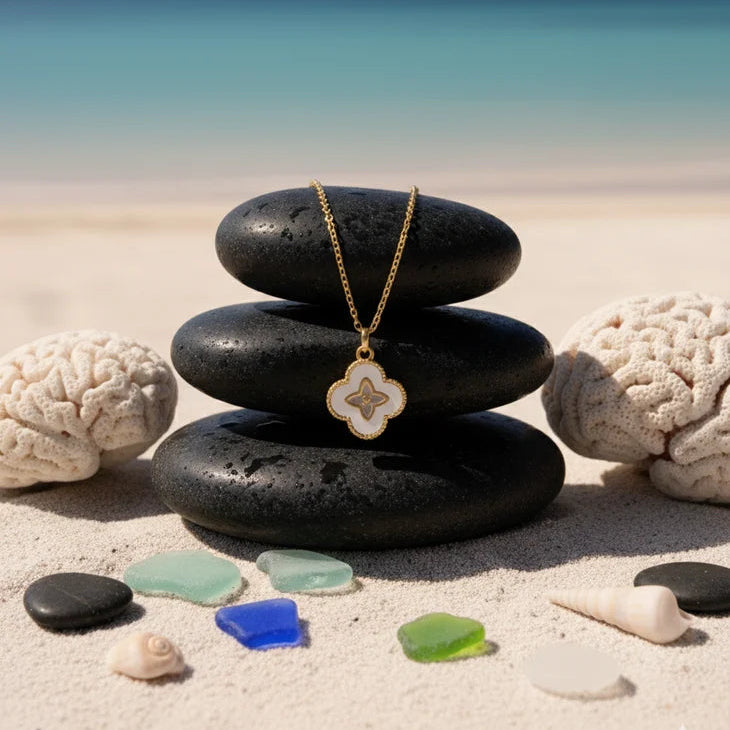 Pretty Flower Pendant Necklace