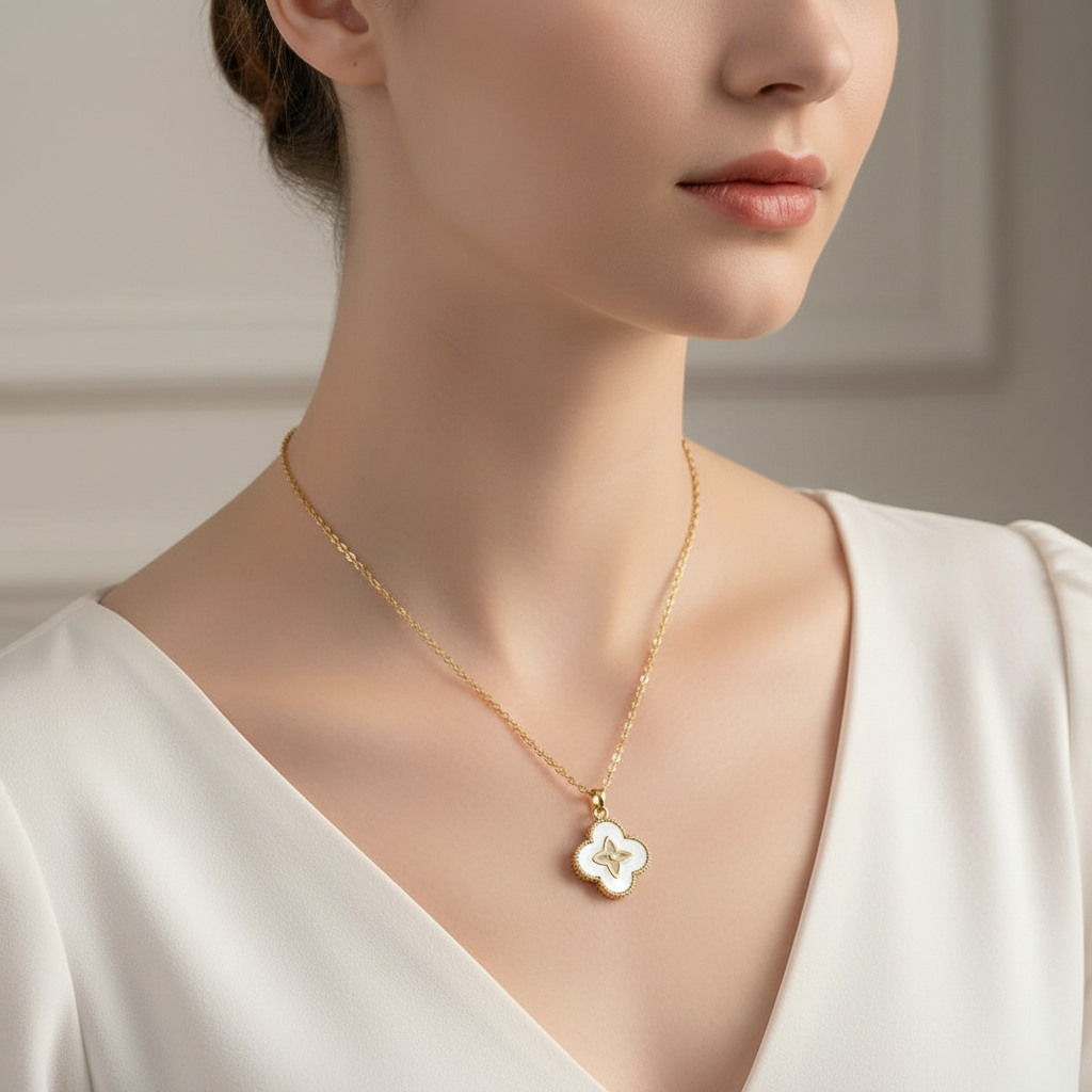 Pretty Flower Pendant Necklace