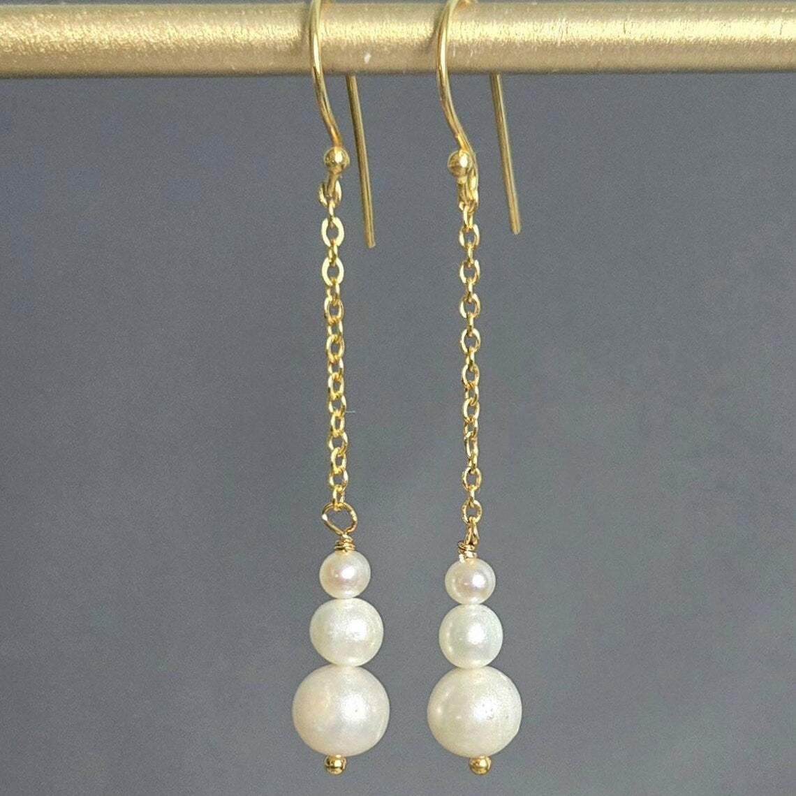 Graduated Sizing Pearl Drop Earrings
