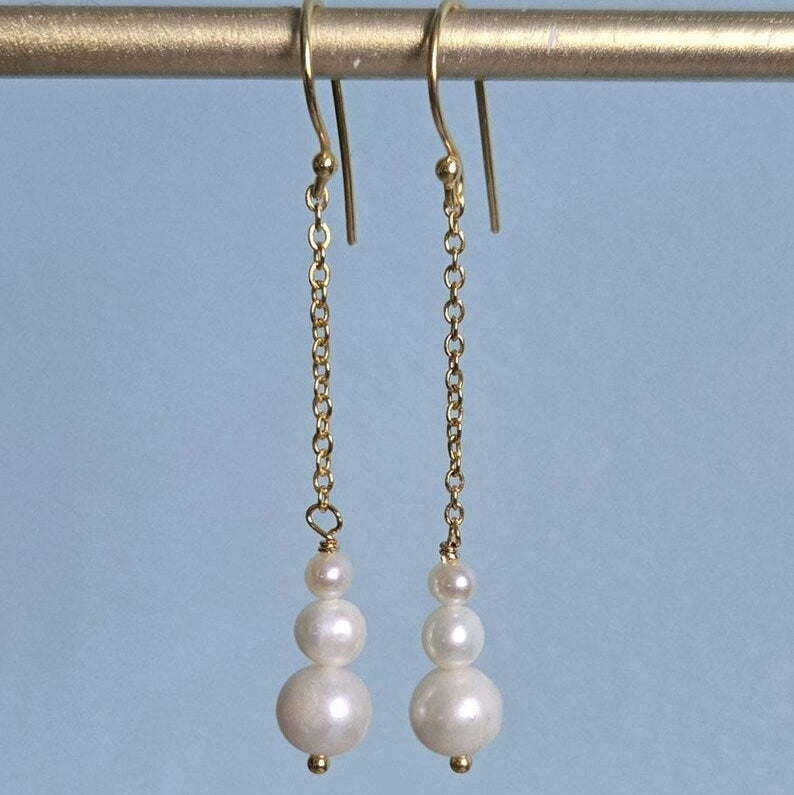 Graduated Sizing Pearl Drop Earrings