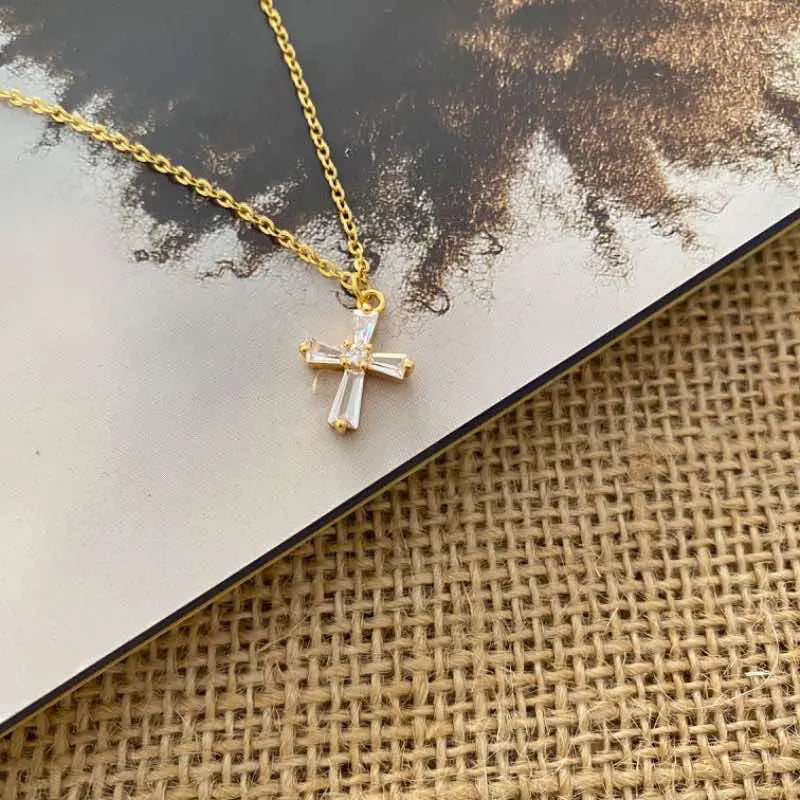 Dainty Cross Pendant Necklace