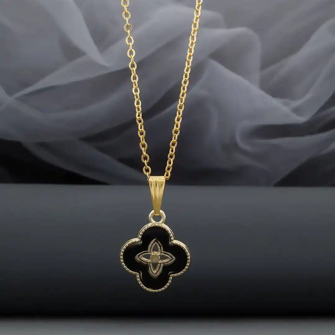 Pretty Flower Pendant Necklace